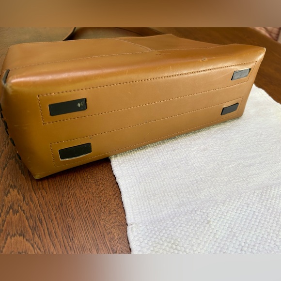 Aldo faux leather structured shoulder bag, single handle w/contrasting accents. - Picture 6 of 10